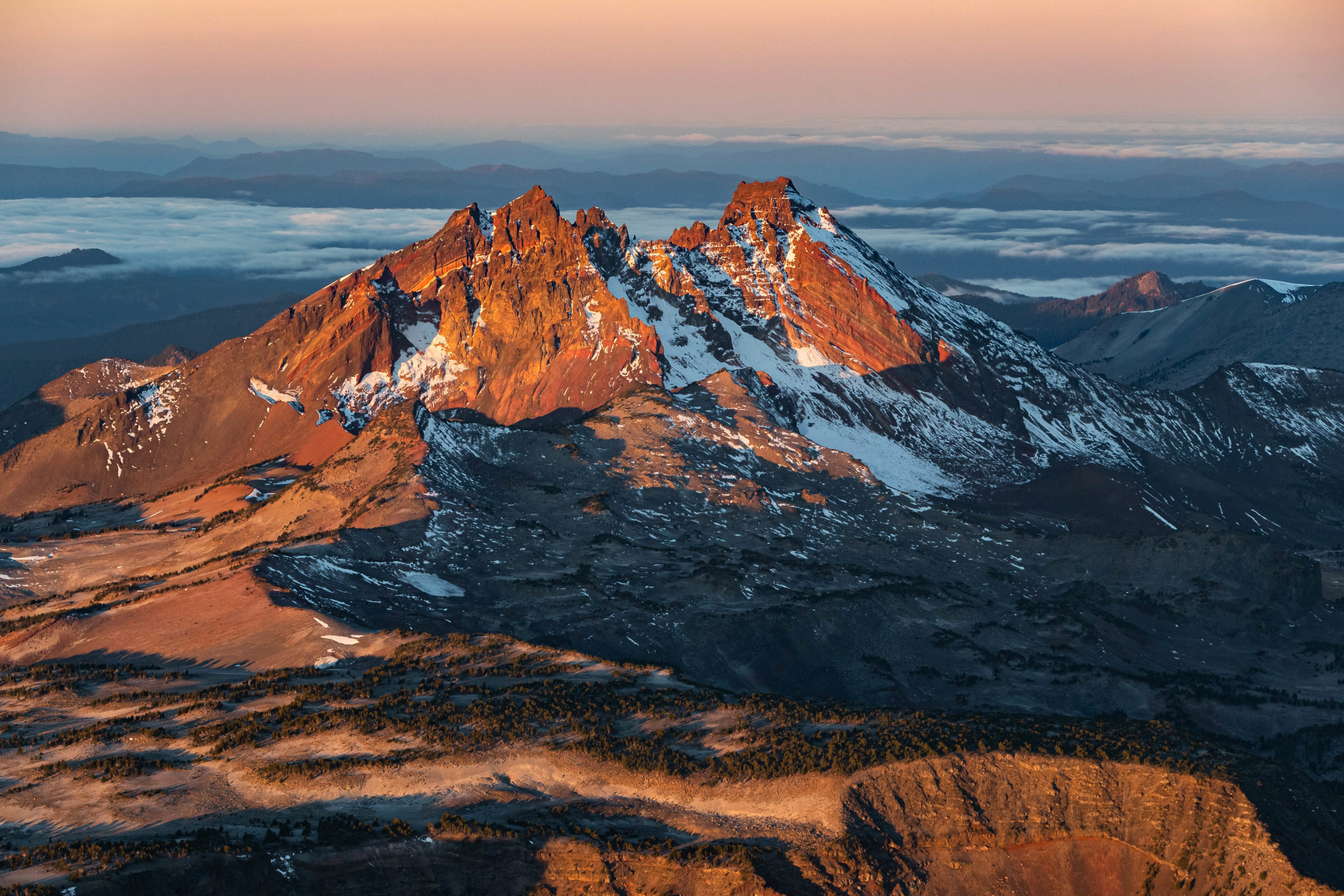 Landscape photography of Oregon's Broken Top Mountain during sunrise